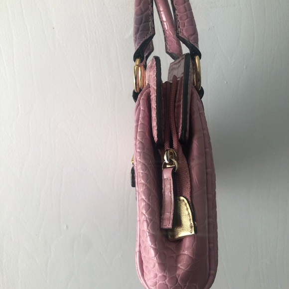 Super cute *small* pink Guess purse - Picture 4 of 7